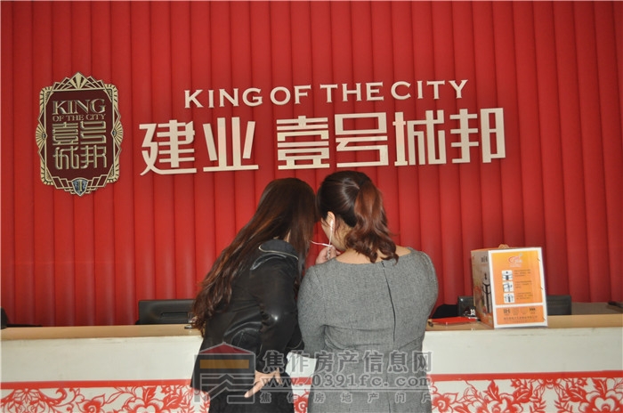 FM99.5工作人员现场连线直播