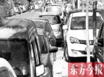 10万起价停车位比车贵 小区看车大爷最不敢得罪