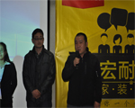 认真听讲座的学员们