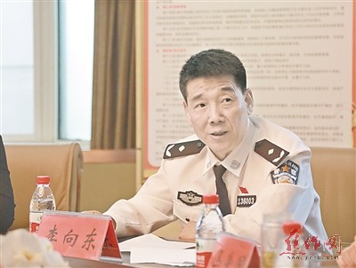 市公安局党委副书记,副局长李向东: 全警奋力战疫情 便民服务不打烊
