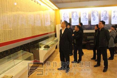 2017年4月1日市规划局赴温县革命烈士陵园开展清明节祭奠革命先烈活动