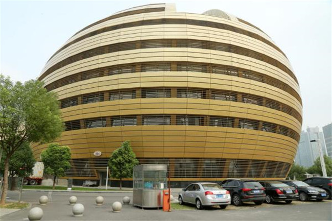 郑州"大金蛋"被指最丑建筑 当地媒体喊冤